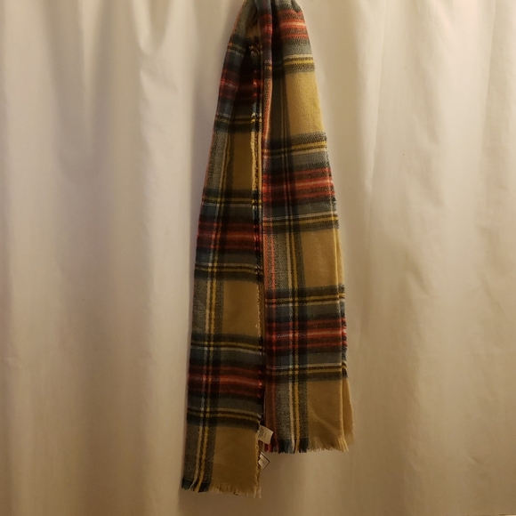 Plaid Scarf/Wrap - Picture 5 of 6